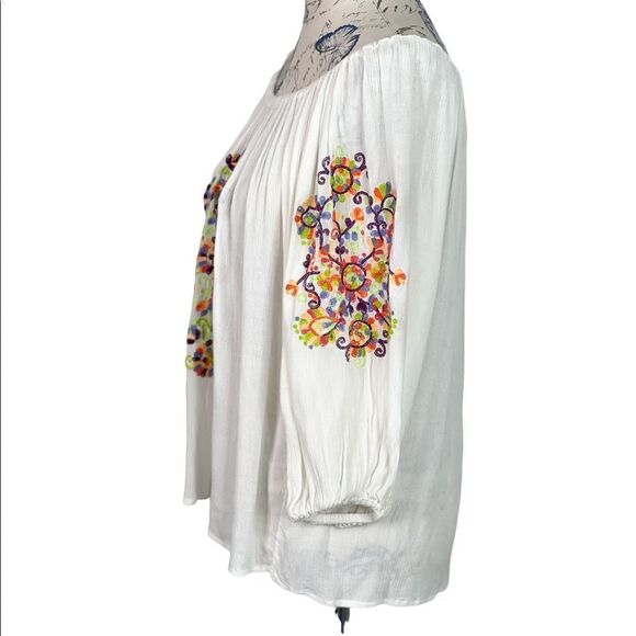 EMBROIDERED Off Shoulder Blouse - Picture 4 of 8